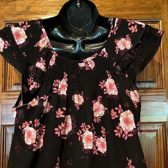 NWOT Ruffle Floral Hi Low Top - Picture 6 of 8